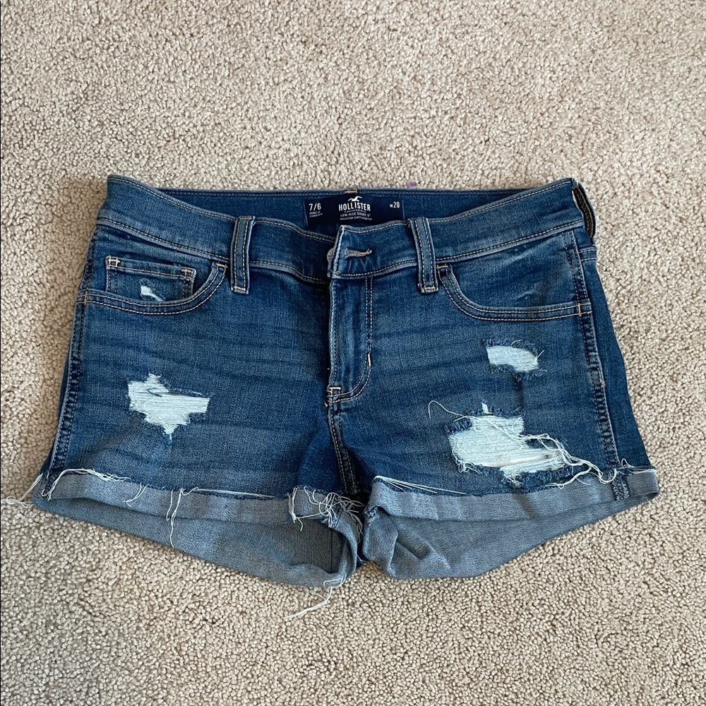Hollister Women's Ripped Low Rise Jean Shorts - Size 7/6  - 28 W